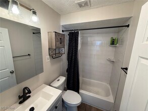 23058 Drake Rd in Bedford, OH - Building Photo - Building Photo