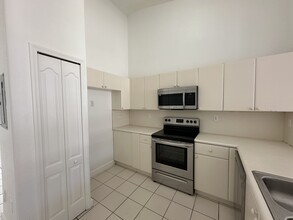 1651 SE 28th Ct, Unit 203 in Homestead, FL - Building Photo - Building Photo