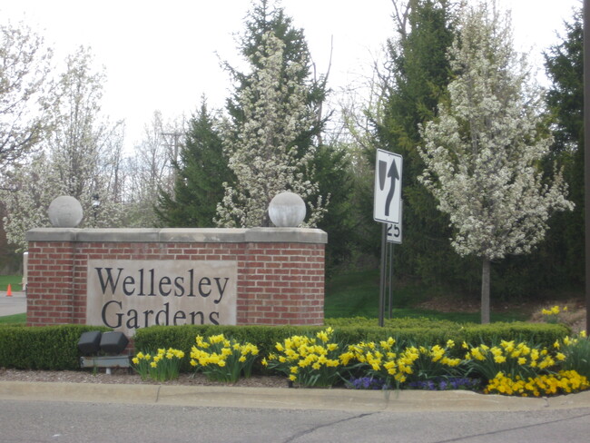 5595 Hampshire Ln, Unit Wellesley Gardens in Ypsilanti, MI - Foto de edificio - Building Photo