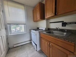 123 Old Turnpike Rd, Unit 2C in Bloomingburg, NY - Foto de edificio - Building Photo