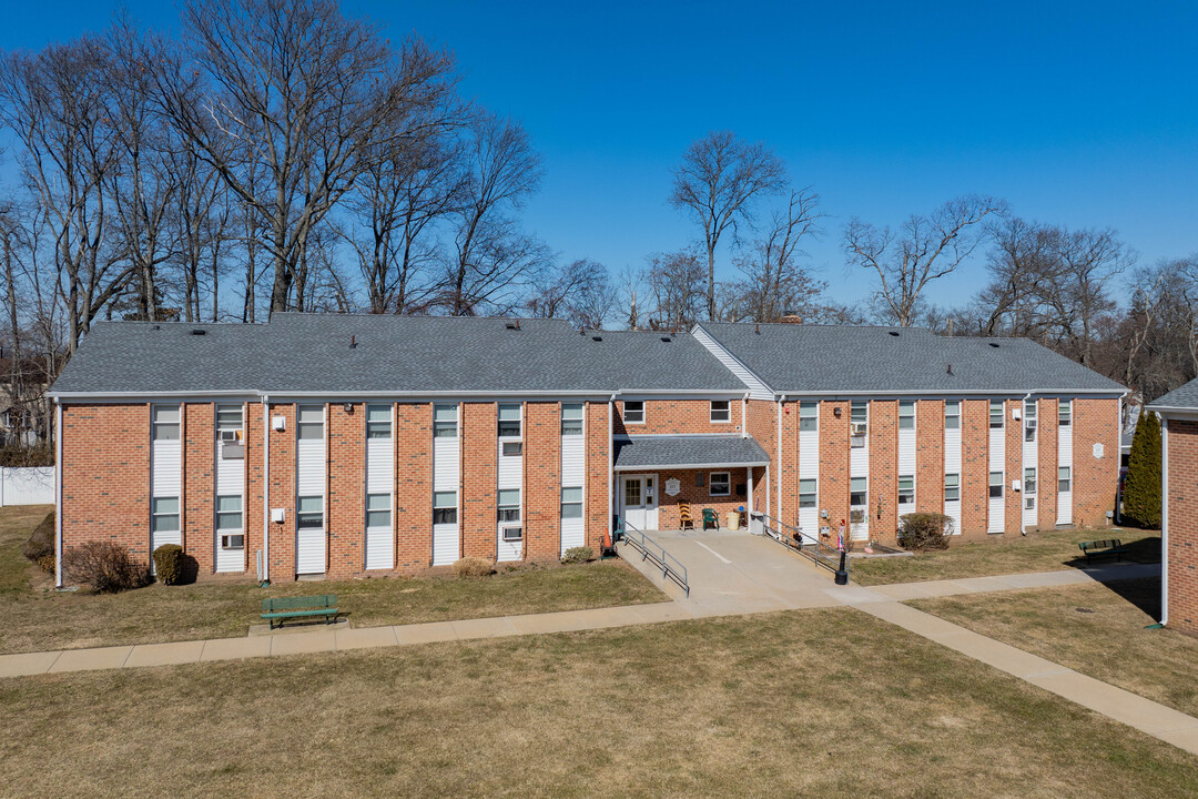 Tall Oaks Senior Housing in Massapequa, NY - Building Photo