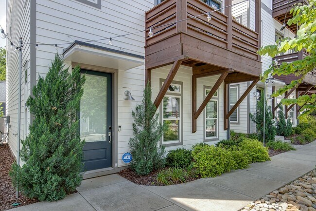 2015 Eastland Ave in Nashville, TN - Building Photo - Building Photo