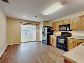 25018 Longbranch Run in San Antonio, TX - Foto de edificio - Building Photo