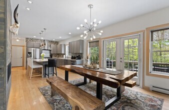 64 Kings Hwy in Ogunquit, ME - Foto de edificio - Building Photo