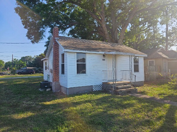 3900 46th Ave N in St. Petersburg, FL - Building Photo