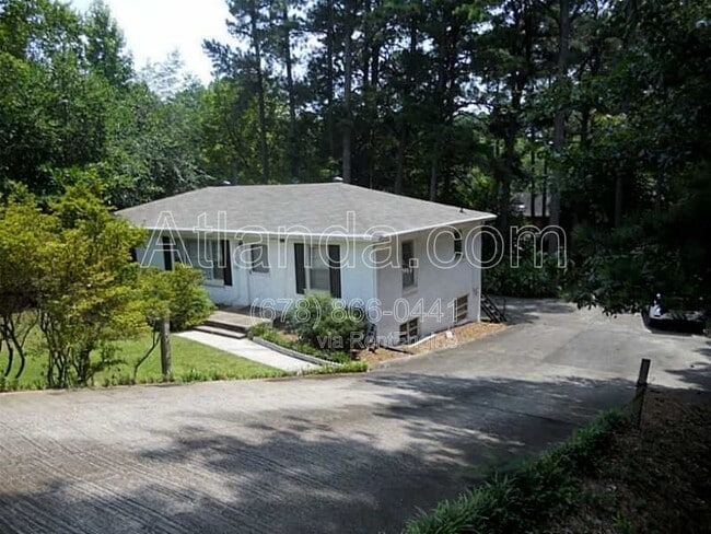 4267 Chamblee Tucker Rd in Atlanta, GA - Building Photo - Building Photo