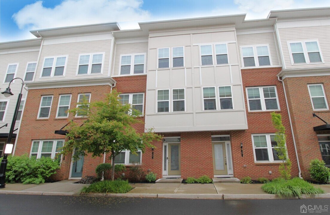 13 Fleet St in North Brunswick, NJ - Building Photo