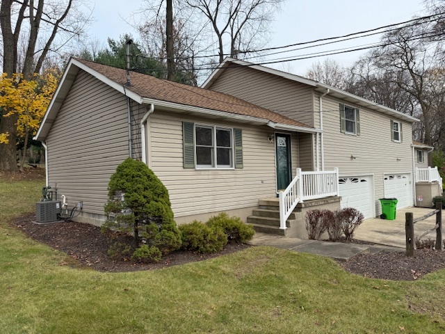 565 Church St in Doylestown, OH - Foto de edificio - Building Photo