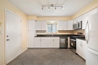8012 Logwood Dr in Austin, TX - Building Photo - Building Photo