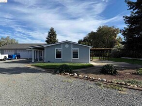 13600 Byron Hwy in Byron, CA - Building Photo - Building Photo