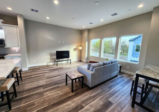 2615 Huntington Creek Ln in Houston, TX - Building Photo - Building Photo
