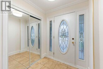 2250 Kenbarb Rd in Mississauga, ON - Building Photo - Building Photo