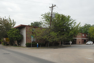 Richmond Terrace Apartments in Houston, TX - Foto de edificio - Building Photo