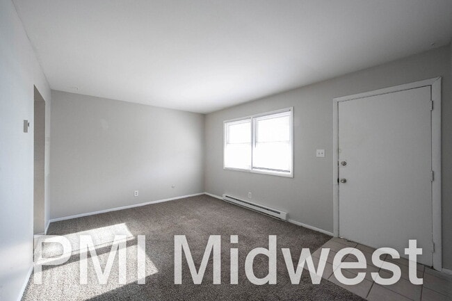 2950 US-52 in New Palestine, IN - Foto de edificio - Building Photo