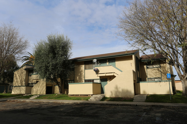 Mirage Apartments in Bakersfield, CA - Building Photo - Building Photo