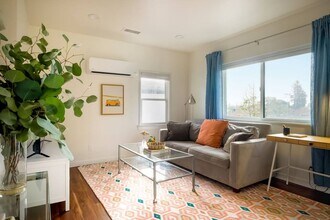 2816 Martin Luther King Jr Way in Berkeley, CA - Foto de edificio - Building Photo