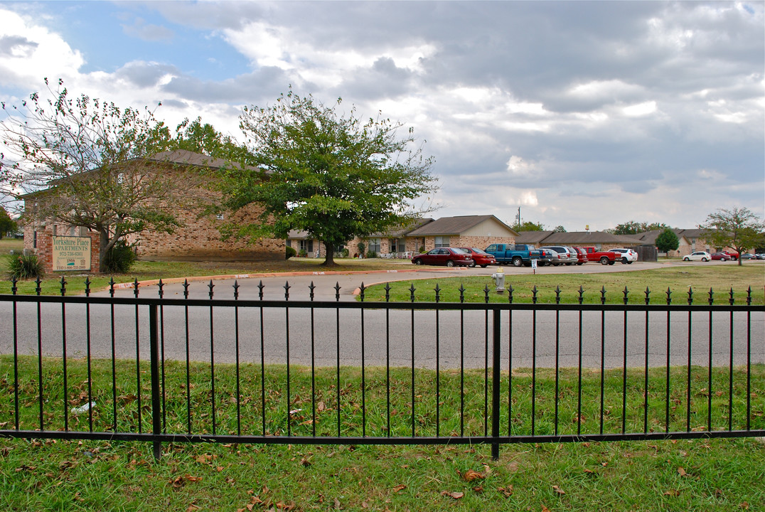 Yorkshire Place Apartments in Princeton, TX - Foto de edificio