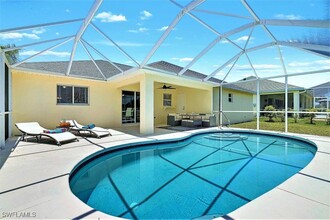 2122 SW 25th St in Cape Coral, FL - Building Photo - Building Photo