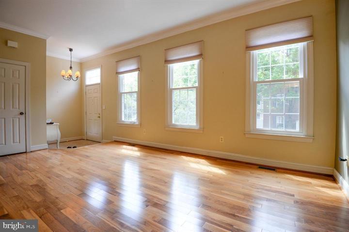 9404 Regency Crest Dr in Vienna, VA - Building Photo