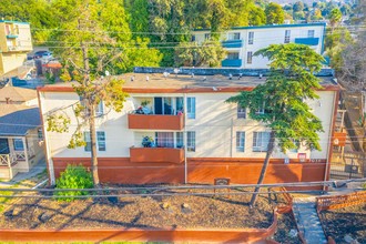 Pinewood Terrace in Oakland, CA - Building Photo - Building Photo