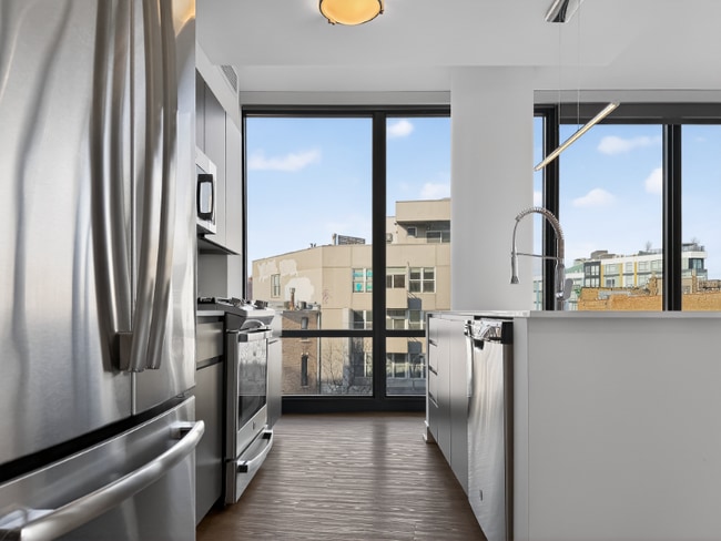 736 N Aberdeen St in Chicago, IL - Foto de edificio - Building Photo