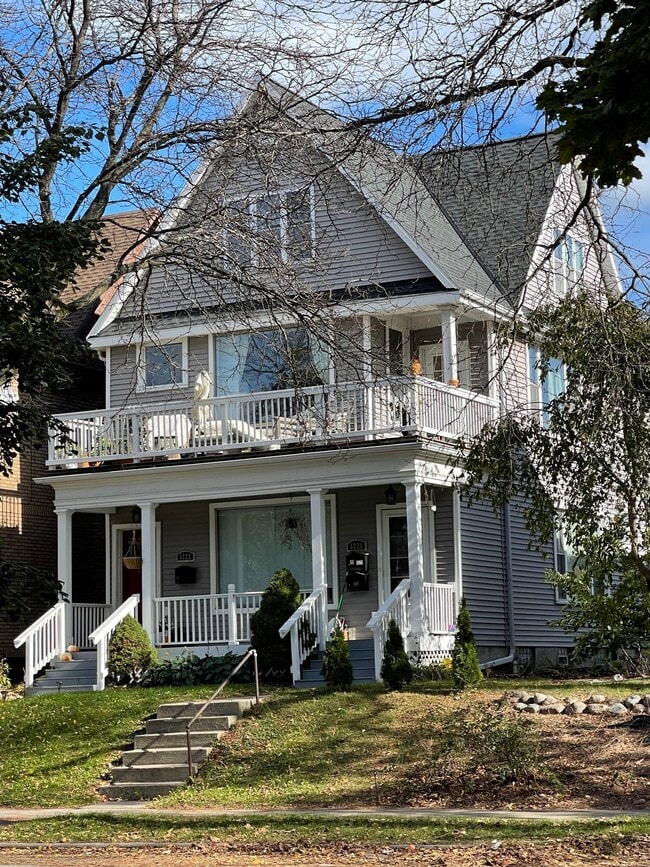 3222 N Humboldt Blvd, Unit Upper Front