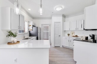 Halston South Point Apartment Homes in Mcdonough, GA - Foto de edificio - Building Photo