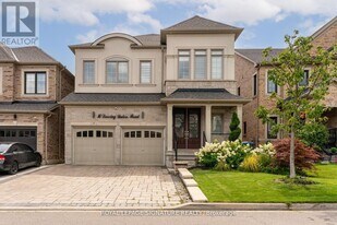 16 Dancing Waters Rd in Brampton, ON - Building Photo
