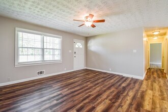 650 Lindsey Lake Rd in Dallas, GA - Building Photo - Building Photo