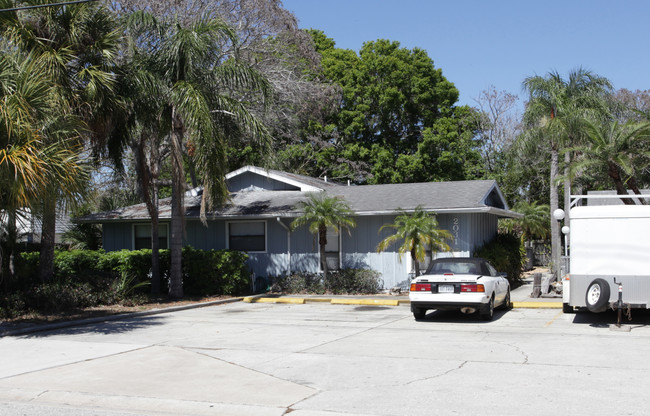 2031-2037 Couver Dr in Sarasota, FL - Foto de edificio - Building Photo