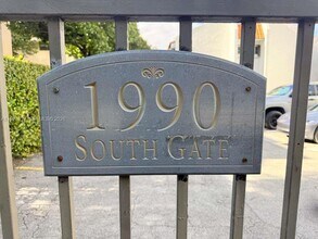 1990 Brickell Ave in Miami, FL - Building Photo - Building Photo