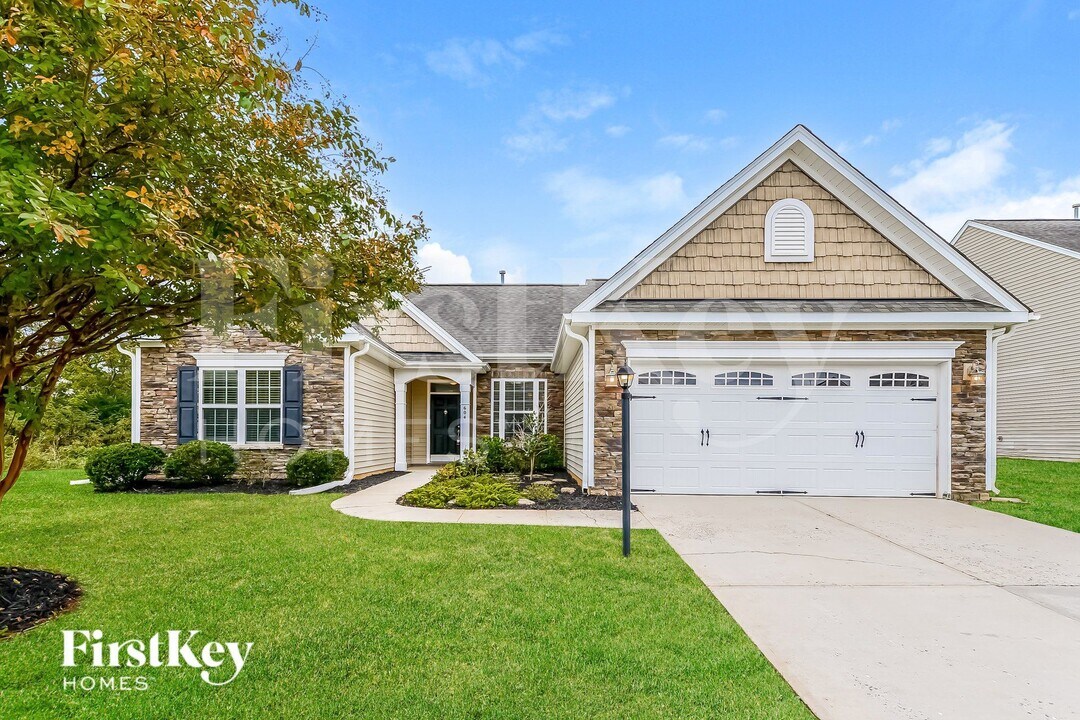 604 Piedmont Crossing Dr in High Point, NC - Building Photo