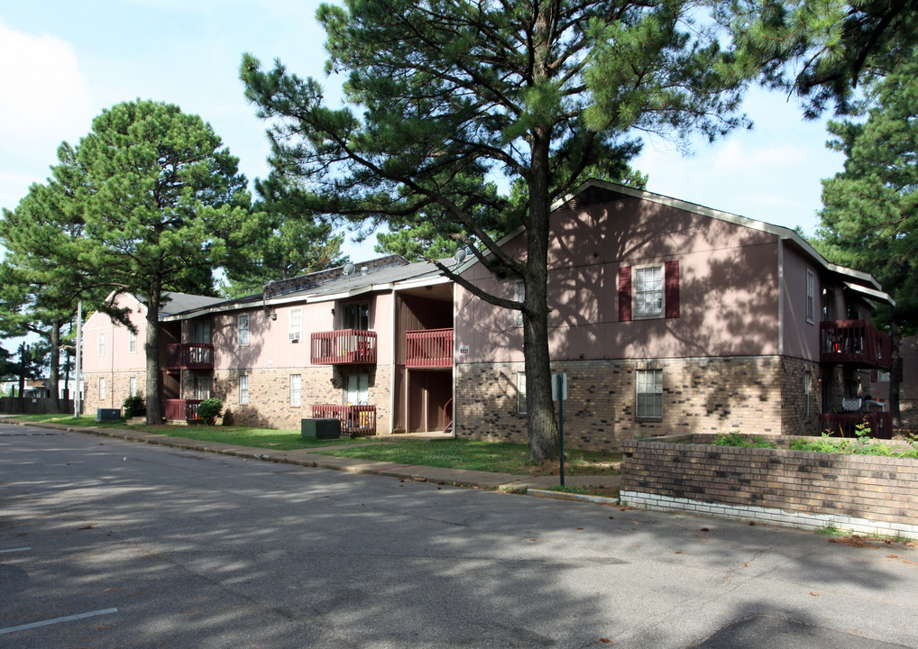 Dogwood Trace in Memphis, TN - Building Photo