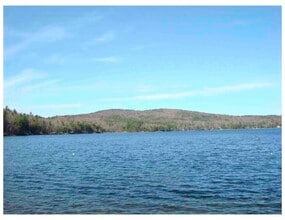 8 W Shore Rd, Unit Full Floor in Nelson, NH - Foto de edificio - Building Photo