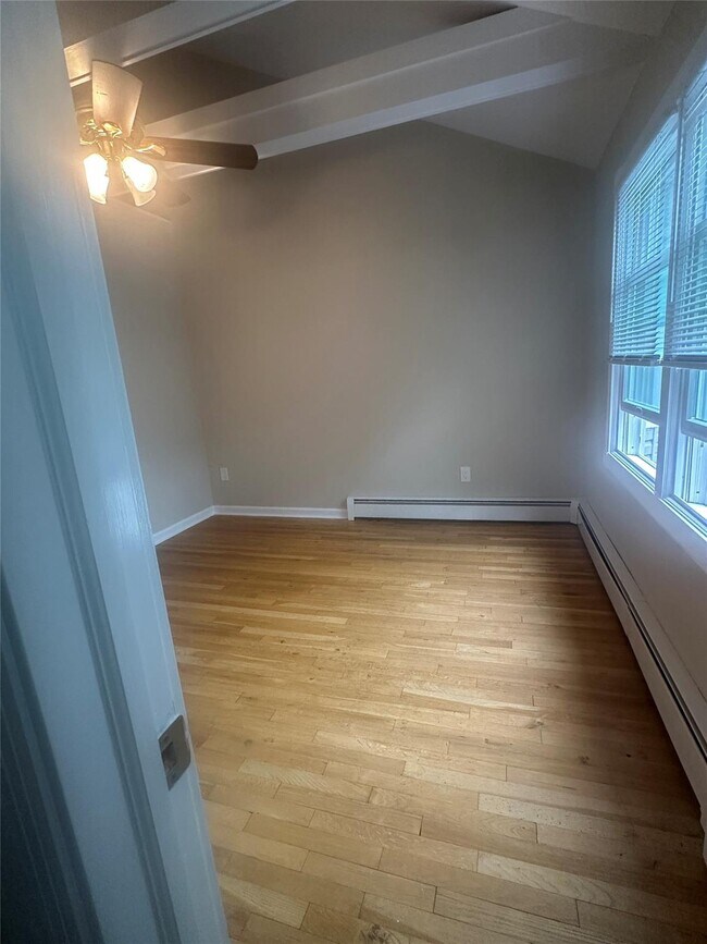 1566 Roosevelt Ave in Bohemia, NY - Building Photo - Building Photo