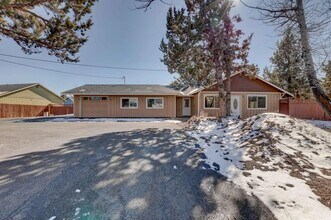 1975 NE Butler Market Rd in Bend, OR - Building Photo - Building Photo