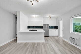 9270 E Bay Harbor Dr in Bay Harbor Islands, FL - Building Photo - Building Photo