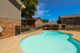 Salem West in Oklahoma City, OK - Building Photo