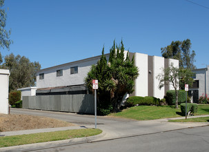 744 Fondren St in Orange, CA - Building Photo - Building Photo