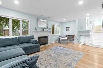 44 Rowena Rd in Newton, MA - Building Photo - Building Photo