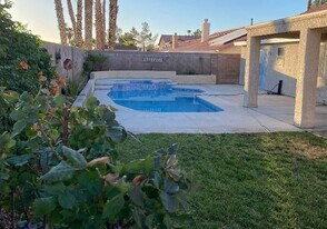 730 Altacrest Dr in Las Vegas, NV - Building Photo