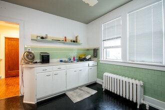 1411 W Barker Ave in Peoria, IL - Foto de edificio - Building Photo