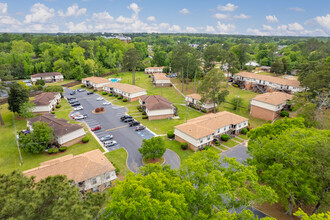 Carriage House Apartments in Dothan, AL - Foto de edificio - Building Photo