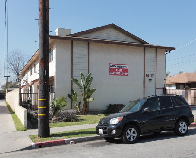 16117 Cornuta Ave in Bellflower, CA - Building Photo - Building Photo