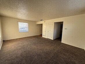 1021 Pleasant Valley Ln in Arlington, TX - Building Photo - Building Photo