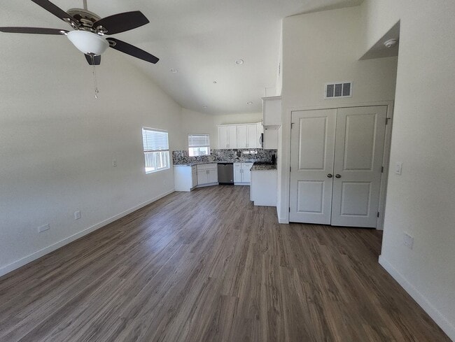 8606 Grandy St in Bakersfield, CA - Building Photo - Building Photo