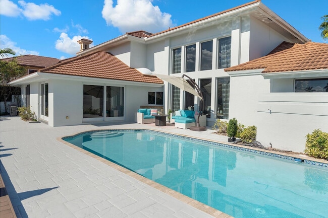 property at 3050 NE 43rd St