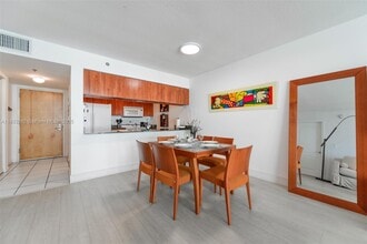 1200 Brickell Bay Dr, Unit 3514 in Miami, FL - Building Photo - Building Photo