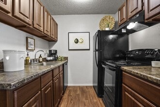 Aspen Park Apartments in Wichita, KS - Building Photo - Building Photo