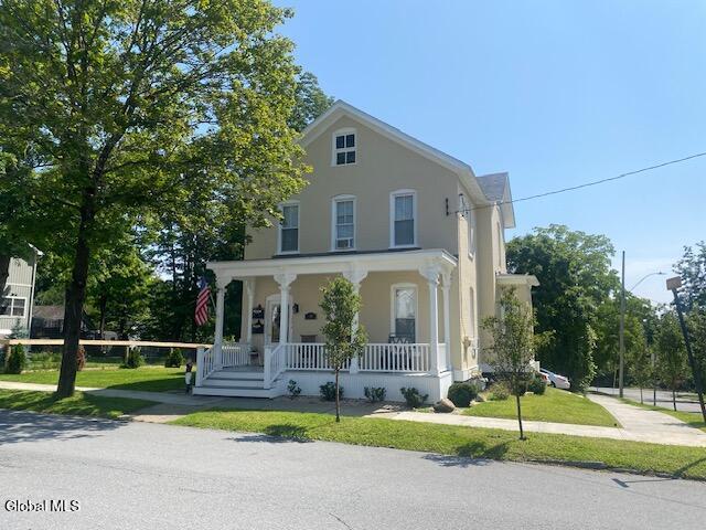 90 Catherine St in Saratoga Springs, NY - Building Photo